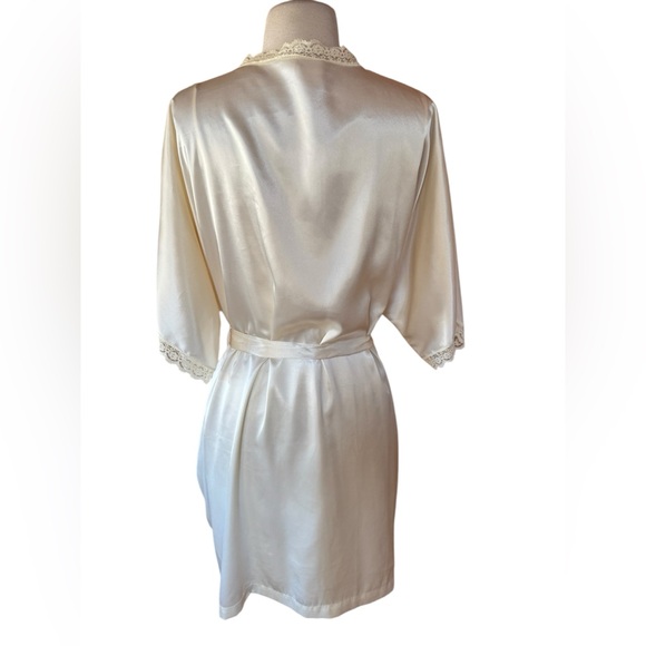 Vintage Gilligan & O’Malley Off White Floral‎ Embroidered & Beaded Peignoir Set - Picture 5 of 11